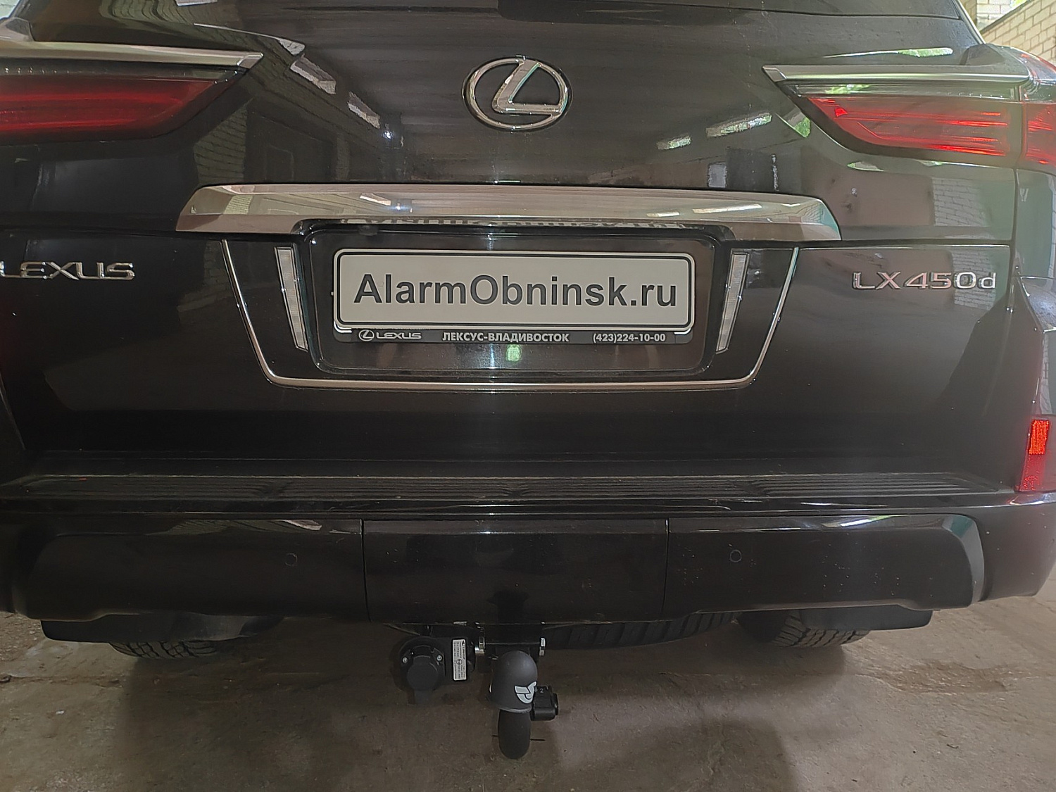 Установка съемного фаркопа на Lexus LX570