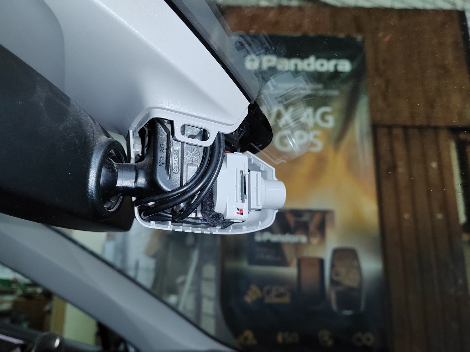 Установка двухканального регистратора RedPower DVR-VAG8-G Dual на Volkswagen Tiguan 2019