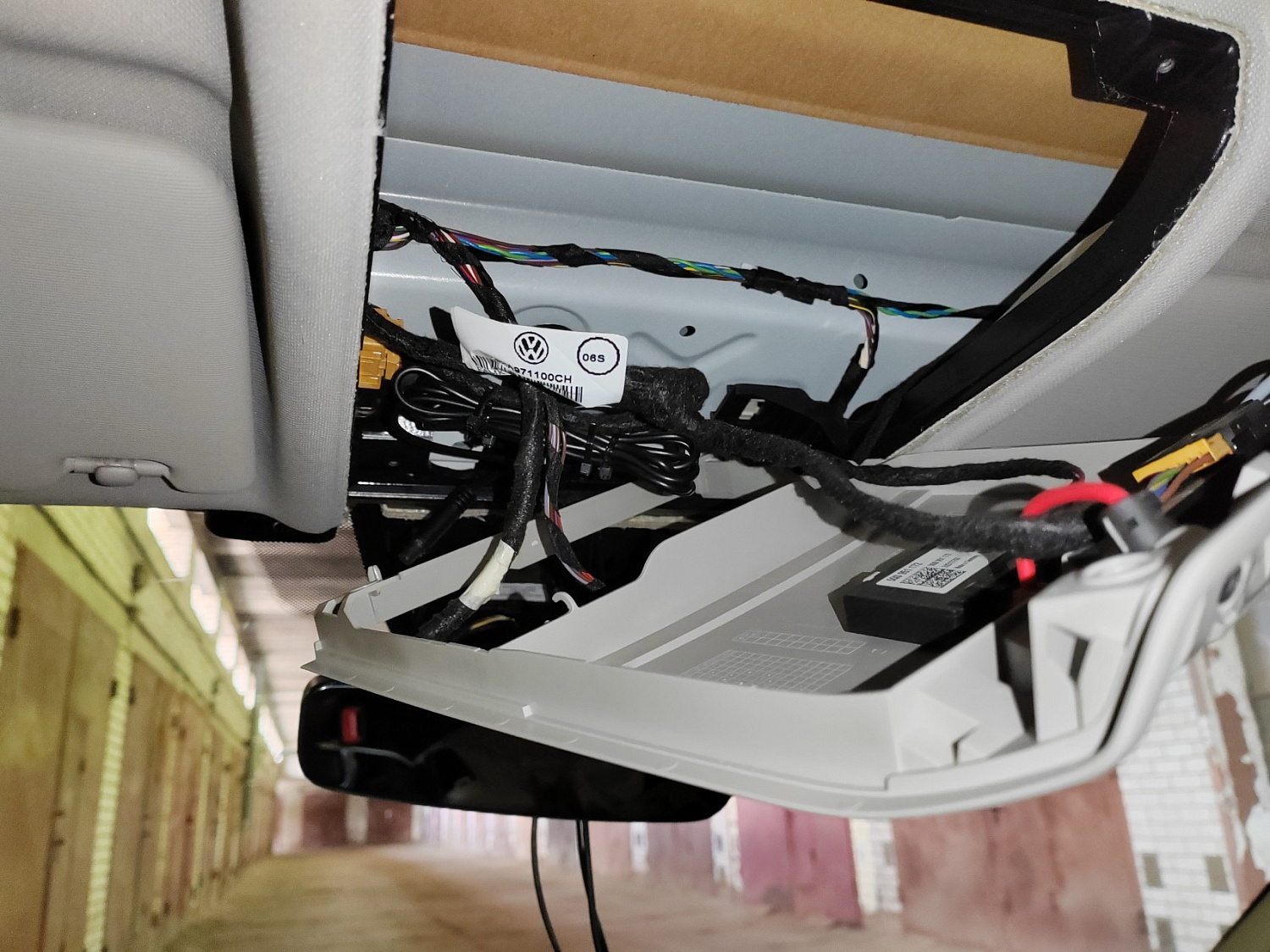 Установка двухканального регистратора RedPower DVR-VAG8-G Dual на Volkswagen Tiguan 2019