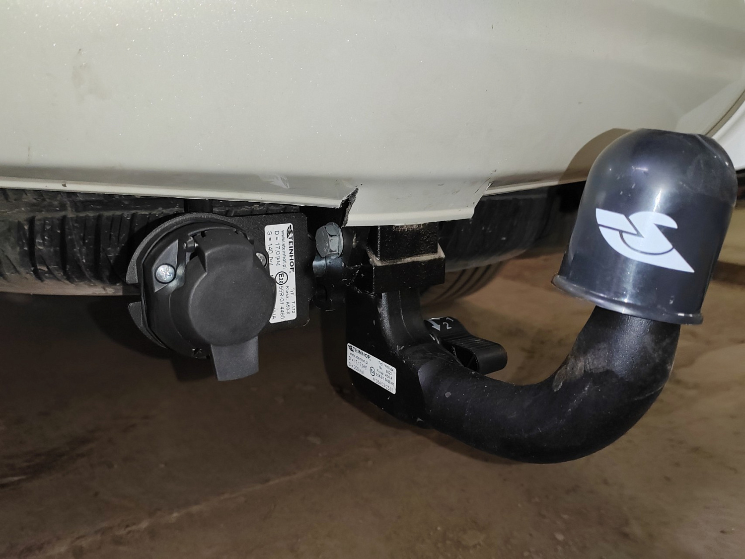 Установка съемного фаркопа на Toyota Land Cruiser 200