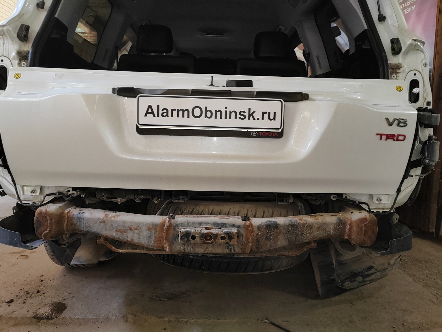 Установка съемного фаркопа на Toyota Land Cruiser 200